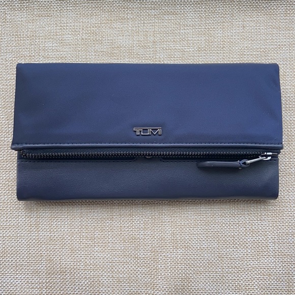 Tumi RFID Voyageur Flap Continental Wallet (NWT) - Picture 11 of 11